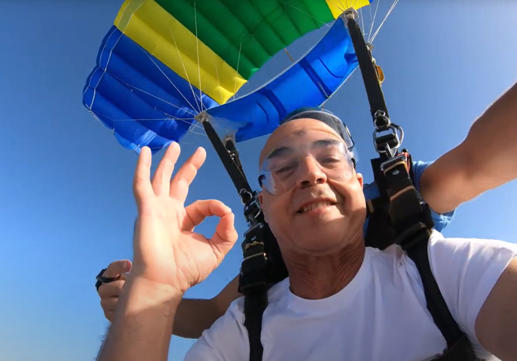 Avi Bandana doing skydiving