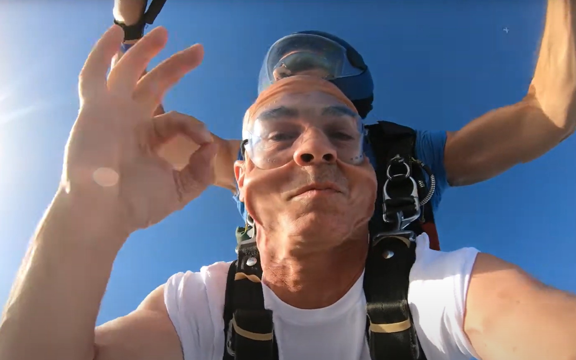 Avi Bandana doing skydiving